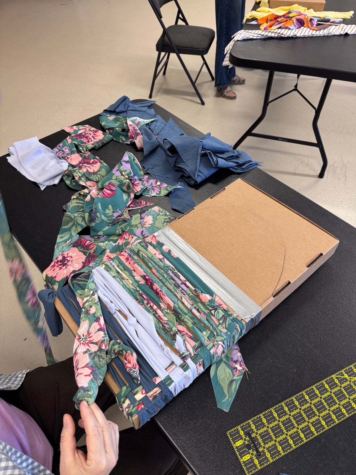 Atelier de tissage - sac messager en textiles revalorisés